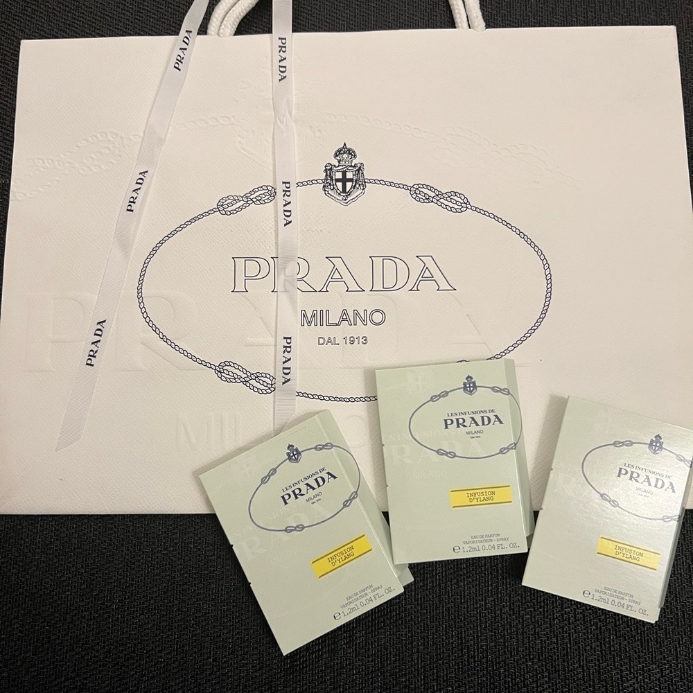 Bundle of Prada shopping bag and eau de parfum $10